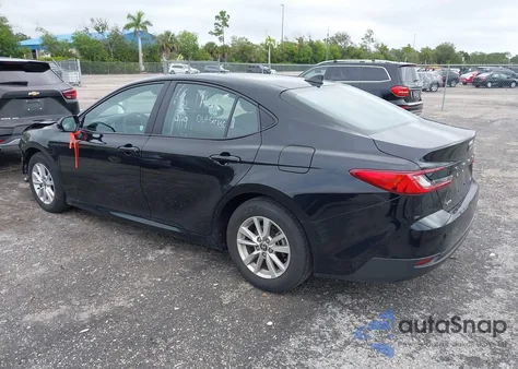 2025 Toyota Camry Le z USA, uszkodzony, nr VIN 4T1DAACK6SU040737